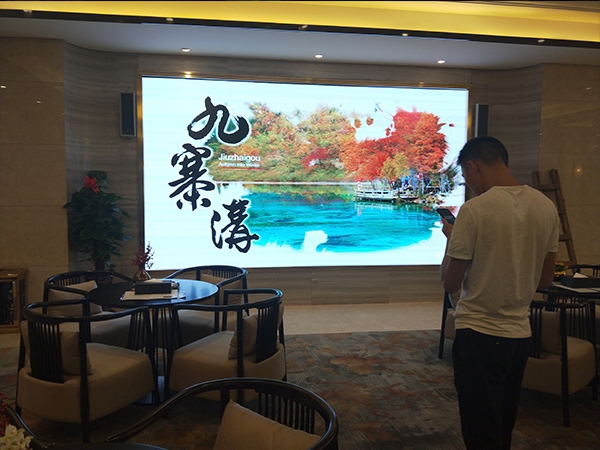 2018年6月南京龍華大酒店P(guān)4LED顯示屏成功案例