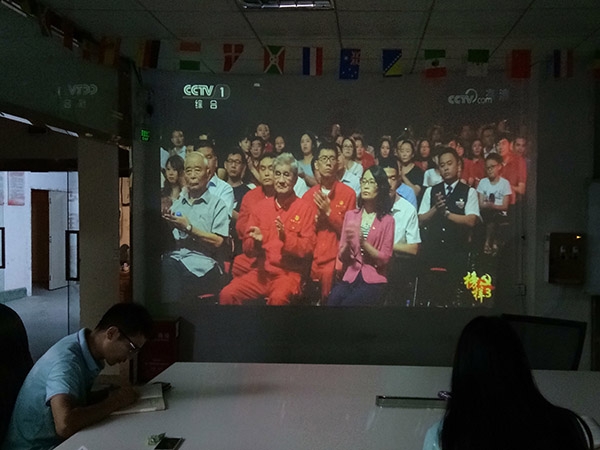德潤賽爾黨支部組織觀看榜樣3