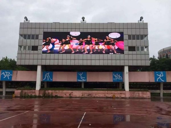 雷暴高發(fā)區(qū)戶外LED顯示屏注意事項