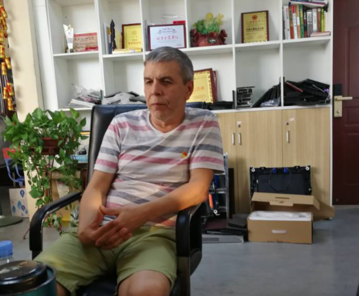 Дегуссер, который был глубоко в поле зрения, был создан для того, чтобы создать всемирную известную модель LED